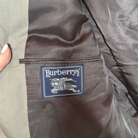 Burberry Vintage 100% Pure Wool Tan Suit. Pants size 34. Jacket size 42. - Picture 14 of 16
